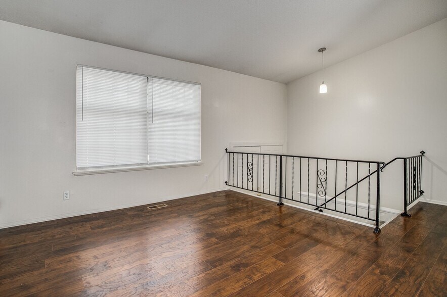 More Photos Of 605-607 NE Lynn St, Lee's Summit Apartments For Sale