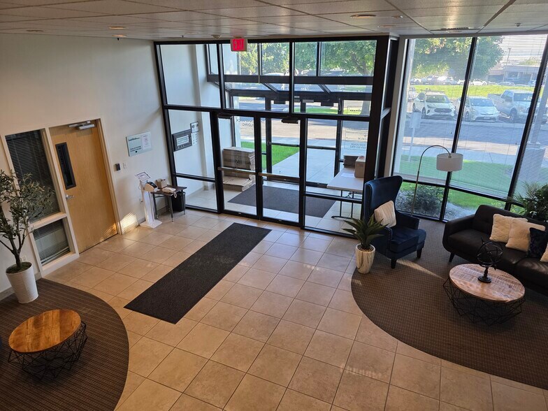 More Photos Of 1009 N Center Pky, Kennewick Office For Lease