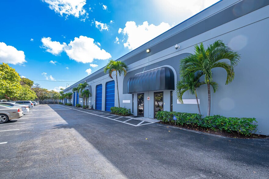 More Photos Of 3685-3699 NW 15th St, Lauderhill Unknown For Lease