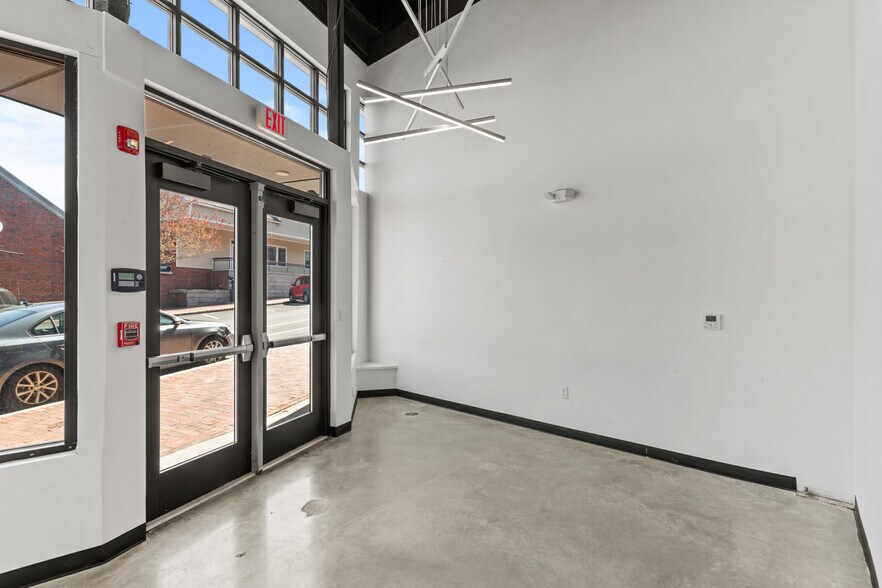 More Photos Of 206 Main St, Gloucester Apartments For Lease