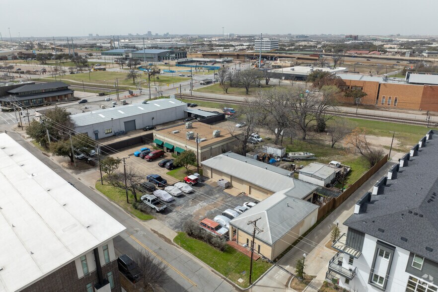 More Photos Of 13231 Bee St, Farmers Branch Industrial For Sale