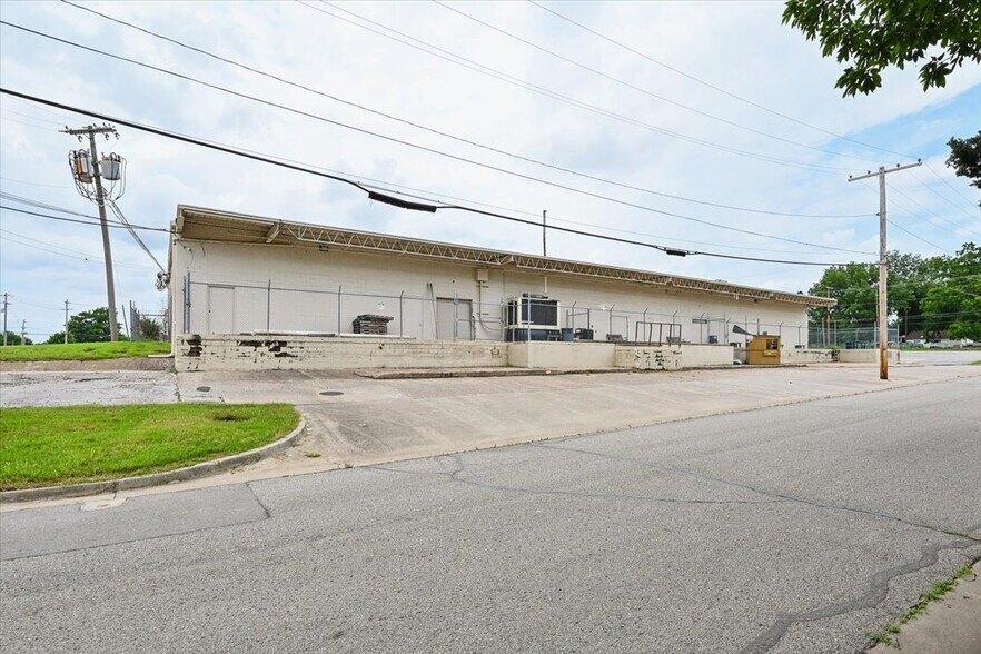 More Photos Of 4915 S Union Ave, Tulsa Office For Sale