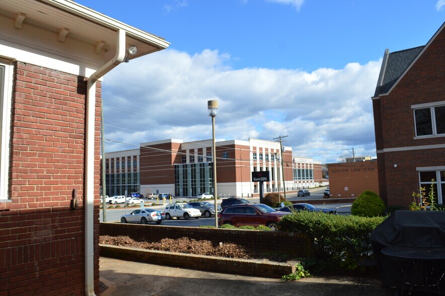 More Photos Of 121 W Center St, Lexington Office Residential For Sale