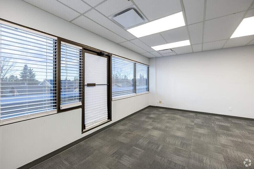 More Photos Of 5401 Temple Dr NE, Calgary Storefront Retail Office For Lease