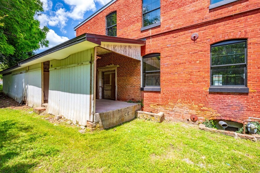 More Photos Of 1340 W Main St, Wytheville Loft Creative Space For Sale