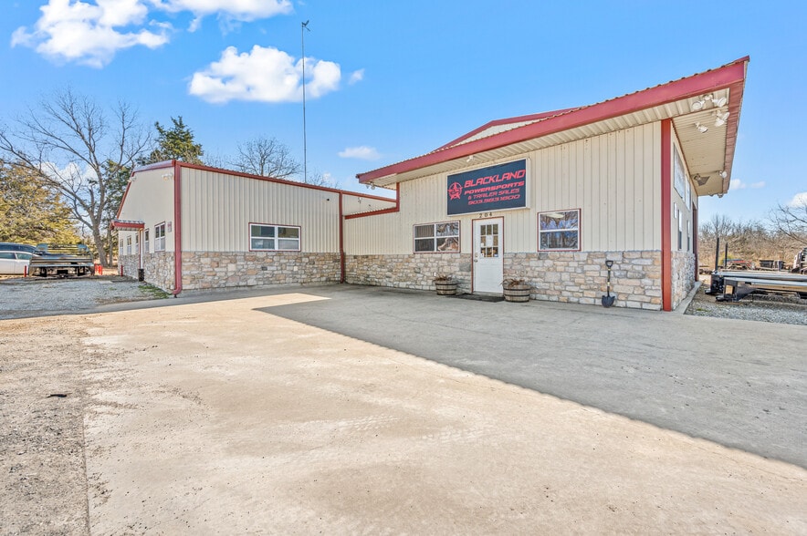 More Photos Of 204 County Road 4225, Bonham Industrial For Sale