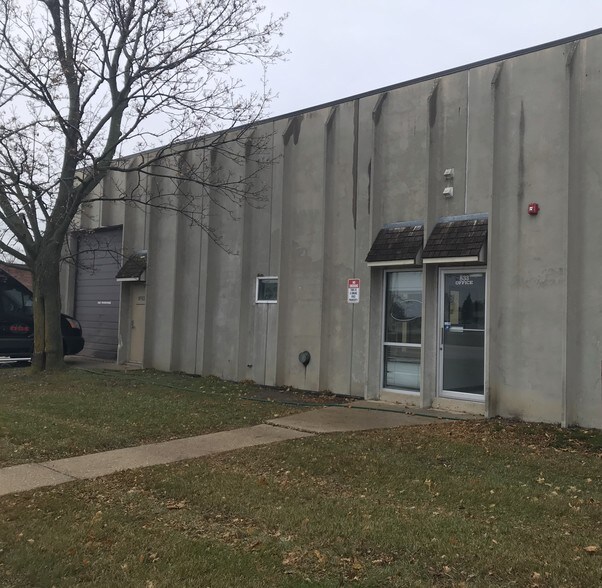 More Photos Of 803-907 Industrial Dr, West Chicago Warehouse For Lease