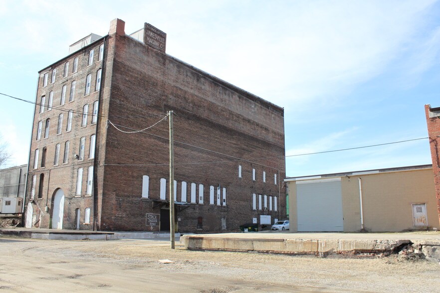 More Photos Of 840 SW Washington St, Peoria Warehouse For Sale