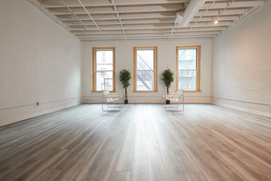 More Photos Of 447 W 36th St, New York Loft Creative Space For Sale