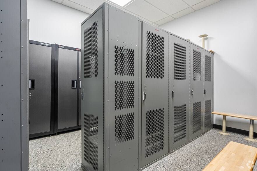 More Photos Of 525 Anderson Dr, Romeoville Warehouse For Sale