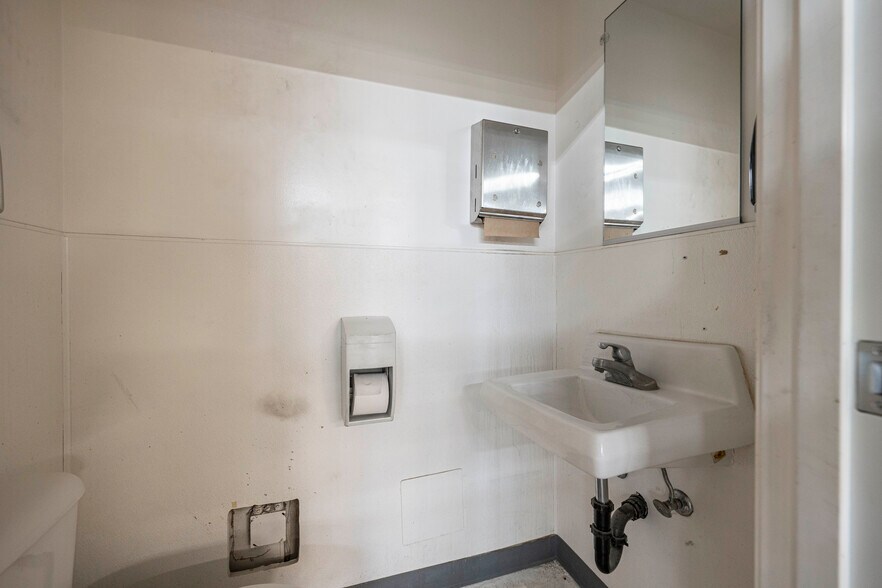 More Photos Of 9200 Lower Azusa Rd, Rosemead Warehouse For Sale