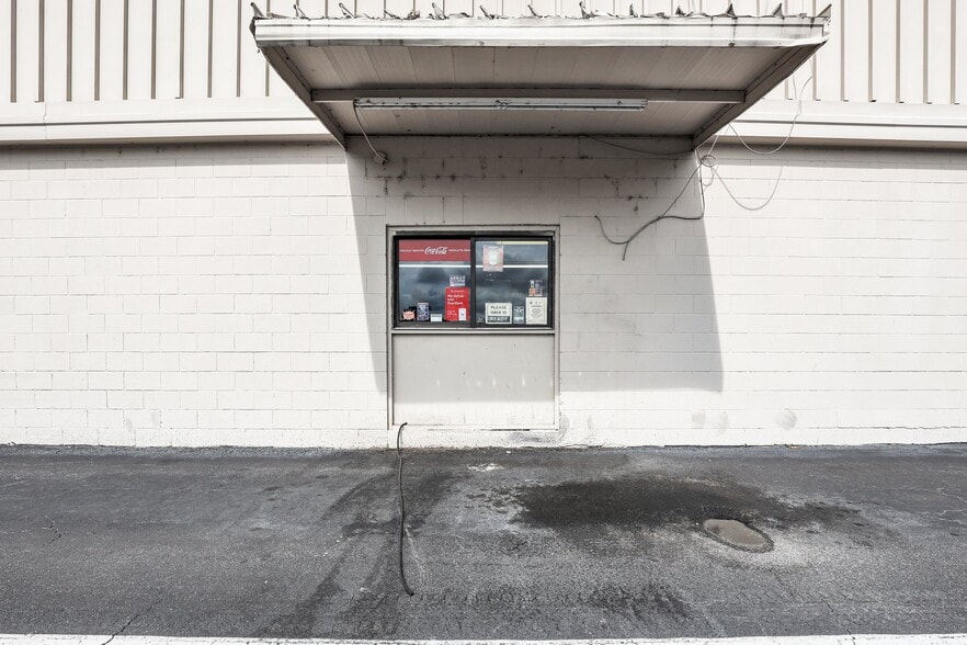 More Photos Of 105-149 W Hendry St, Hinesville Storefront For Lease