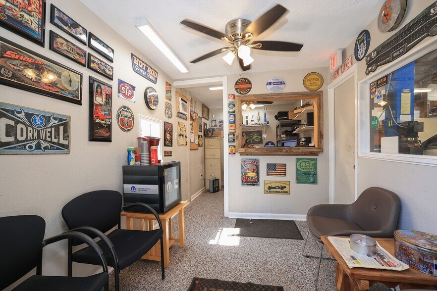 More Photos Of 17163 Rabon Chapel Rd, Montgomery Service For Sale