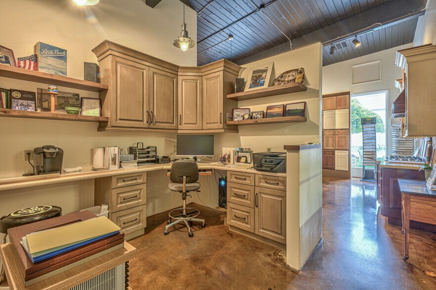 More Photos Of 805-815 Broadway Ave, Seaside Storefront For Sale