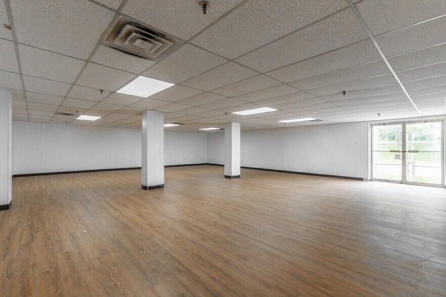 More Photos Of 1318 Underwood St, Dalton Warehouse For Sale