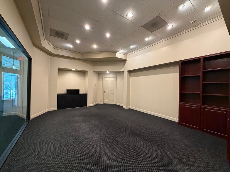 More Photos Of 2100 21st St, Sacramento Office For Lease