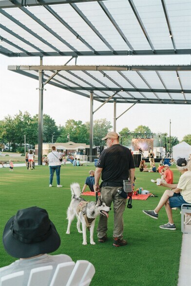 More Photos Of SEC of 2nd & Green St, Lee's Summit Restaurant For Lease