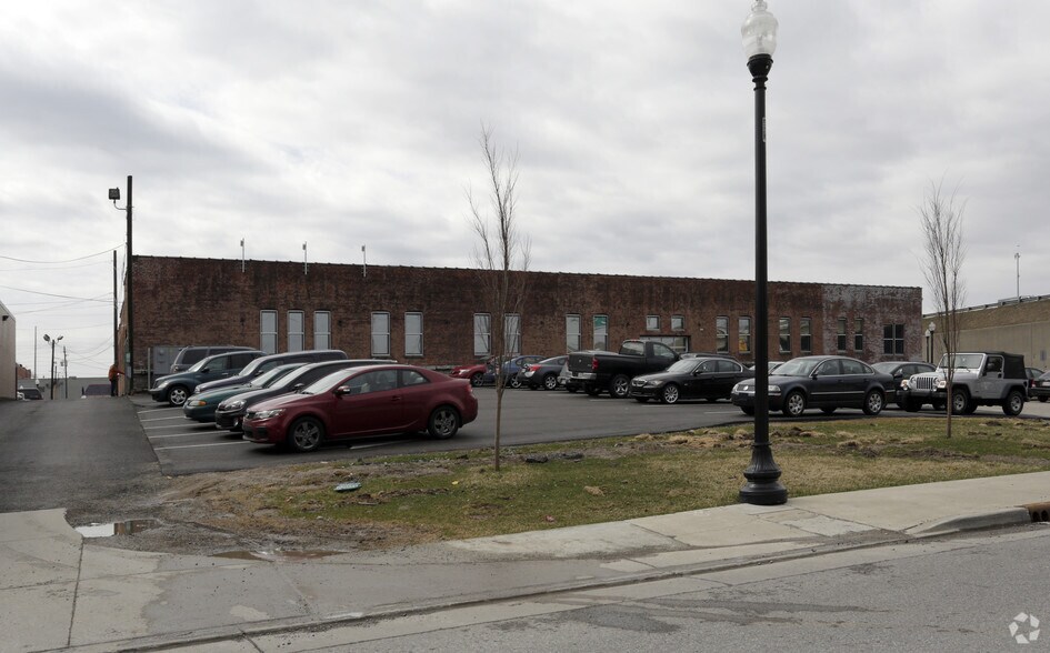 More Photos Of 25 N Pine St, Indianapolis Office For Lease