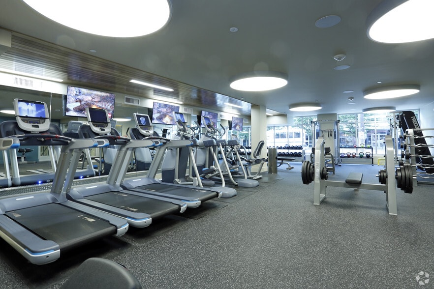 More Photos Of 2900 1st Ave, Seattle Apartments For Lease