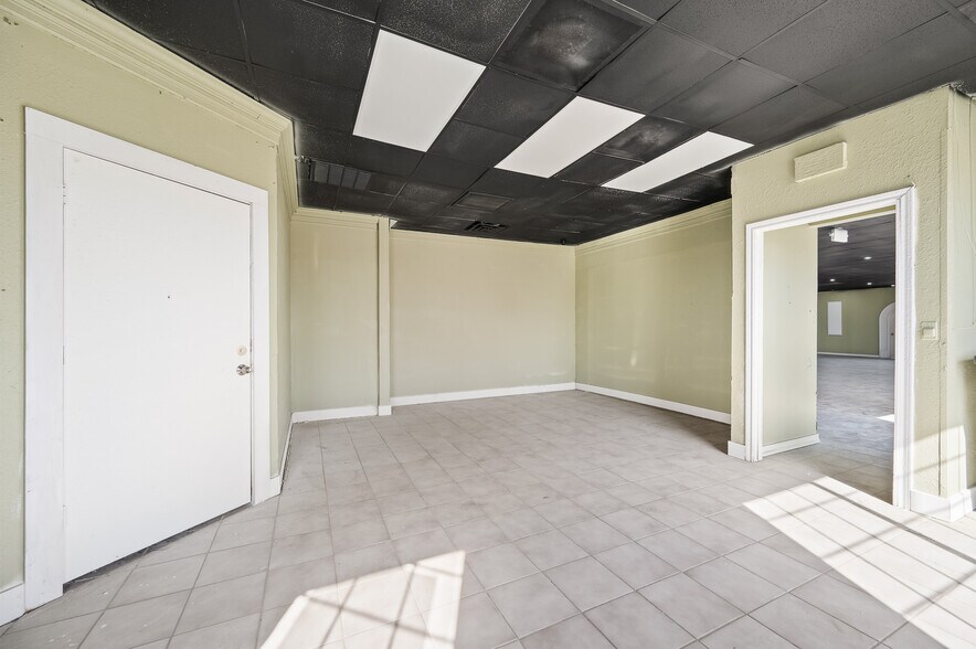 More Photos Of 1710 Highway 6, Houston Storefront For Lease