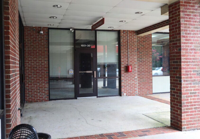 More Photos Of 1601 Cross Link Rd, Raleigh Freestanding For Lease