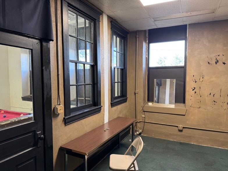 More Photos Of 110 N James St, Goldsboro Flex For Sale