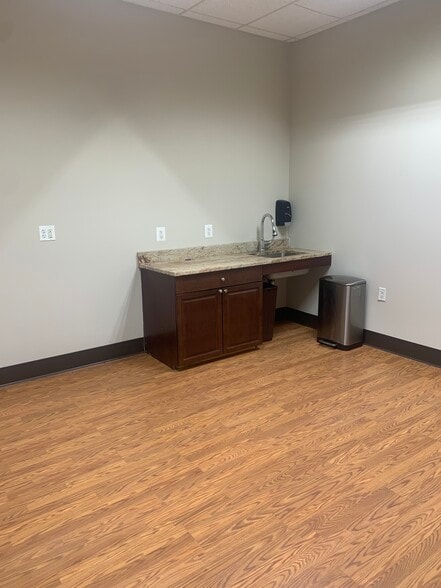 More Photos Of 600 Hartle St, Sayreville Warehouse For Lease