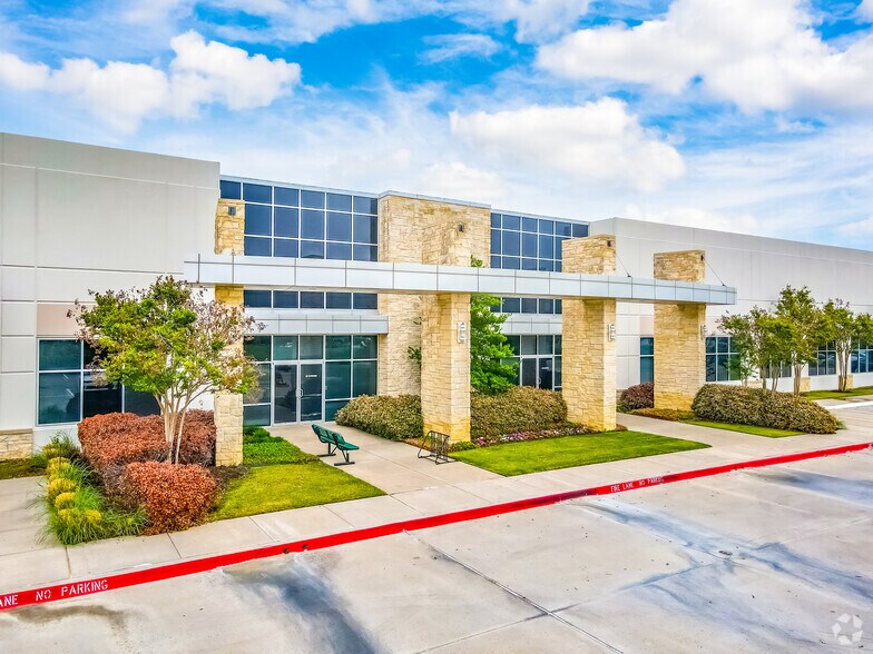 More Photos Of 14800 Trinity Blvd, Fort Worth Office For Lease