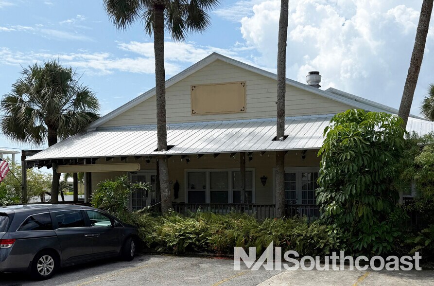Primary Photo Of 3200 NE Maple Ave, Jensen Beach Restaurant For Lease