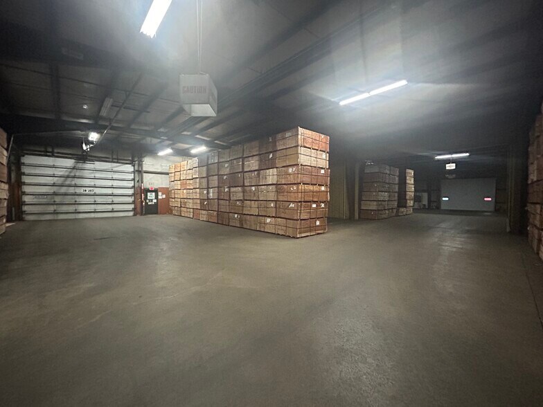 More Photos Of 705 Maple St, Bristol Manufacturing For Sale