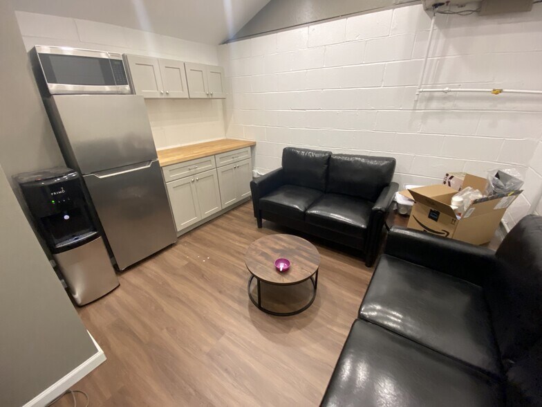 More Photos Of 52 Henry St, Hilton Warehouse For Sale