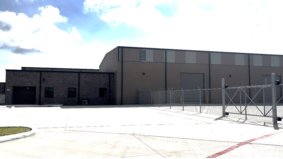 Primary Photo Of 4482 D Genoa Red Bluff, Houston Warehouse For Lease