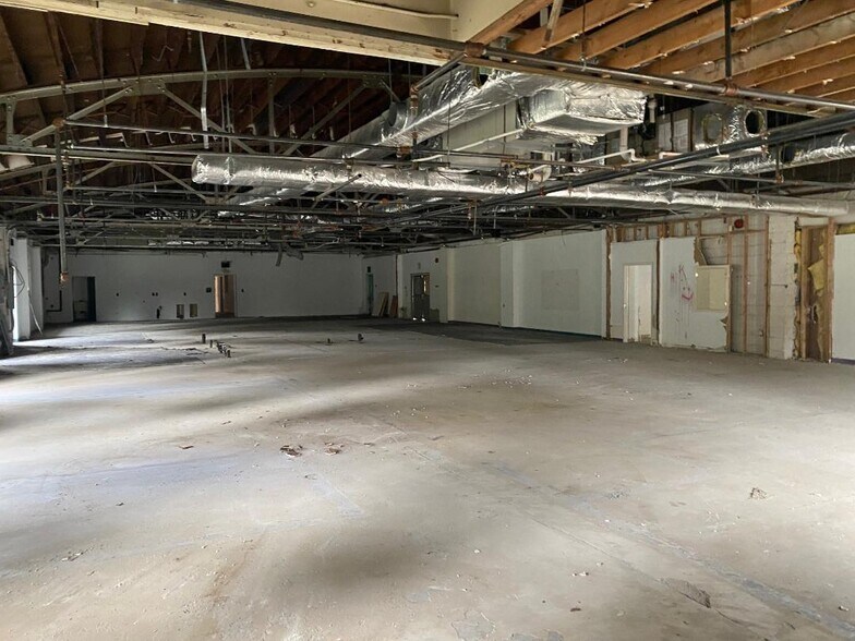 More Photos Of 60 E Gloucester Pike, Barrington Warehouse For Lease