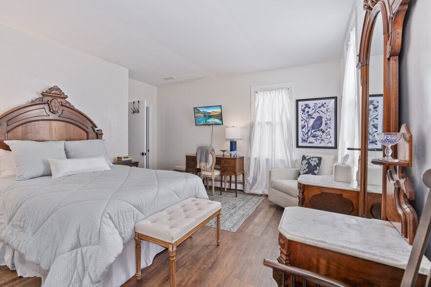 More Photos Of 11 E Philadelphia Ave, Boyertown Hospitality For Sale