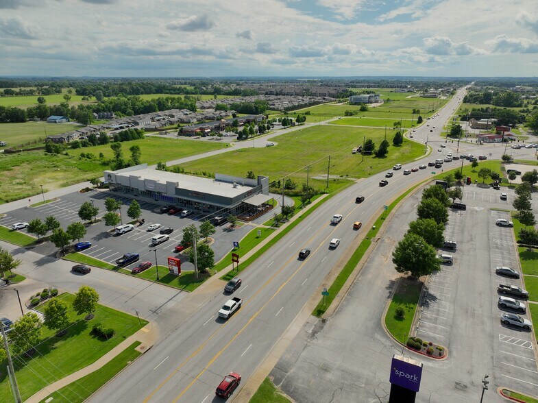 More Photos Of 3600 SE Guess Who Dr, Bentonville Storefront For Lease