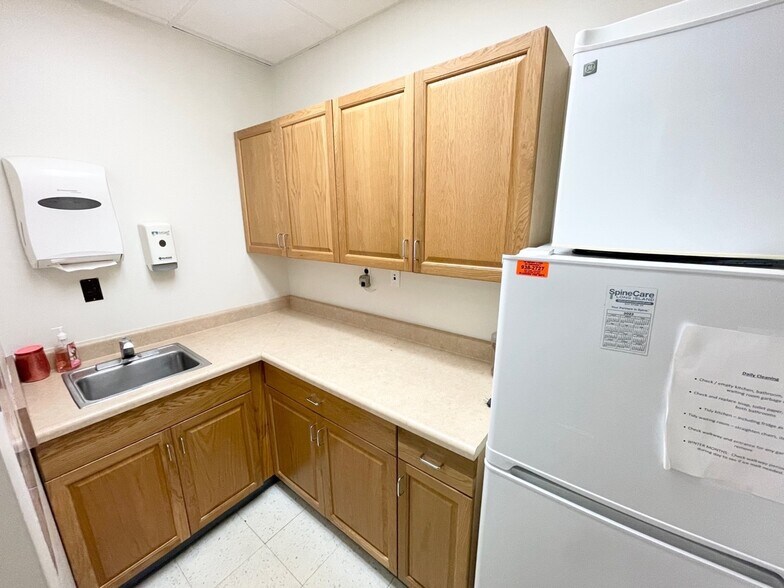 More Photos Of 901 Old Country Rd, Plainview Medical For Lease