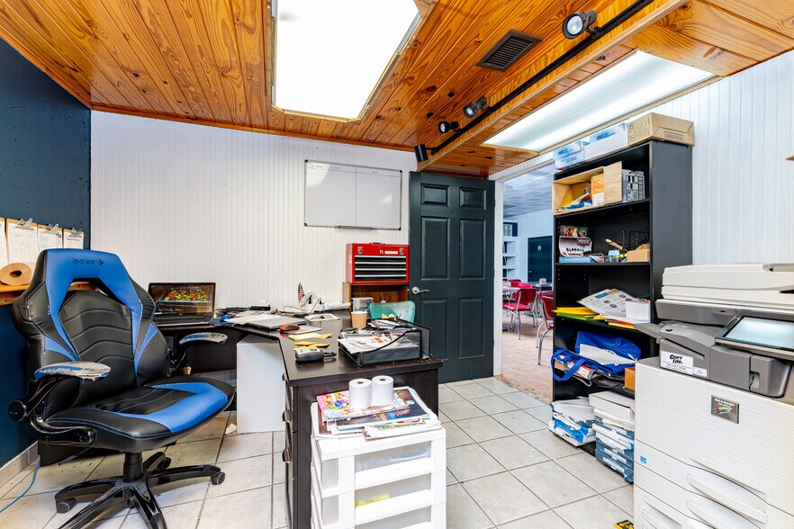 More Photos Of 23064 Harbor View Rd, Port Charlotte Warehouse For Sale
