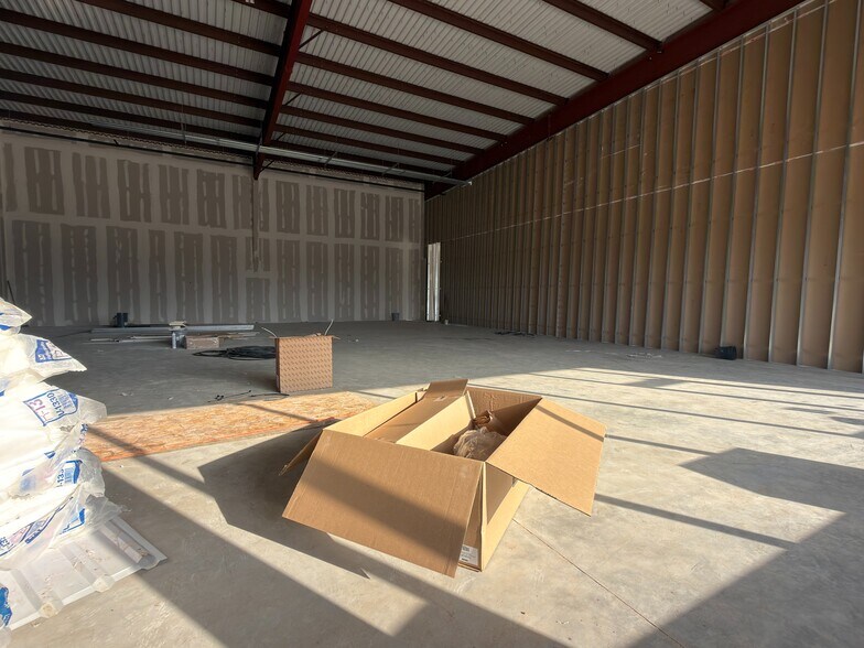 More Photos Of 14211 Hiram Clarke Rd, Houston Storefront For Lease