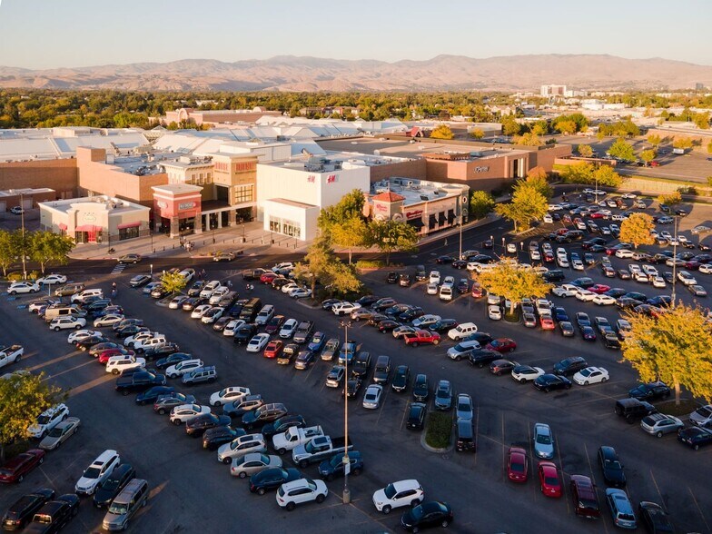 More Photos Of 350 N Milwaukee St, Boise General Retail For Lease