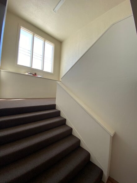 More Photos Of 125-129 N Main St, Porterville Storefront Retail Office For Lease