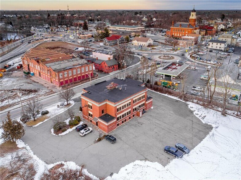 More Photos Of 20 Centerville Rd, Warwick Office For Lease