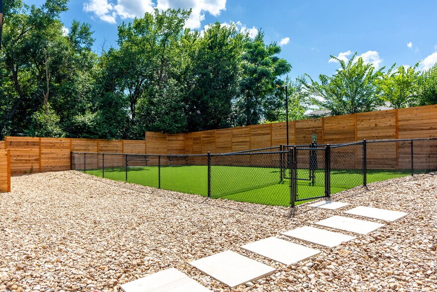 More Photos Of 4022 Valley View Rd, Austin Apartments For Sale