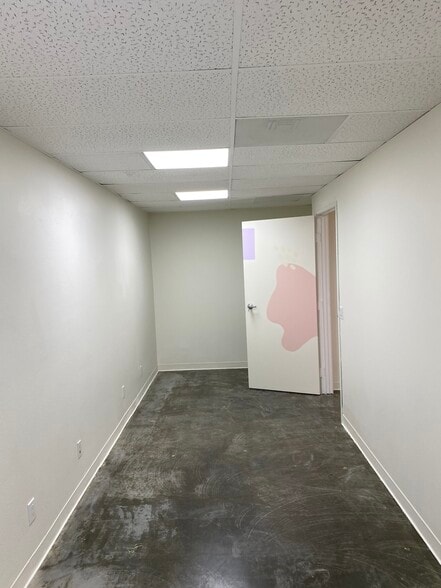 More Photos Of 27071 Cabot Rd, Laguna Hills Showroom For Lease