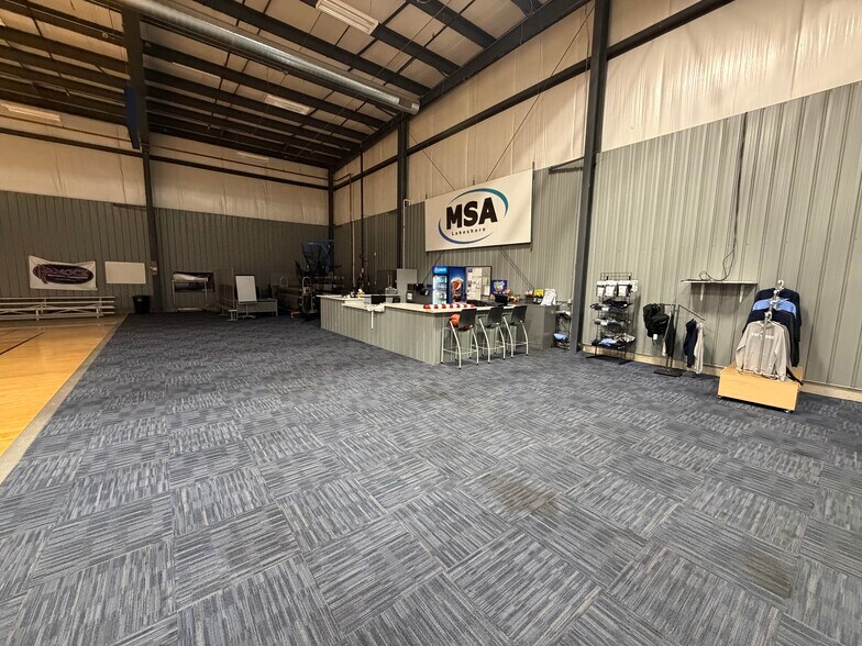 More Photos Of 12429 Ransom St, Holland Sports And Entertainment For Lease