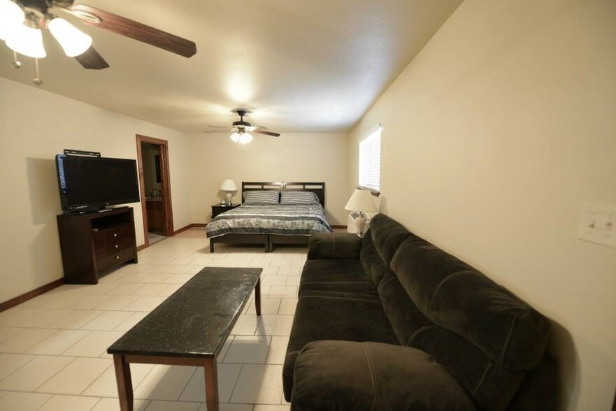 More Photos Of 1609 N Hill St, Three Rivers Apartments For Sale