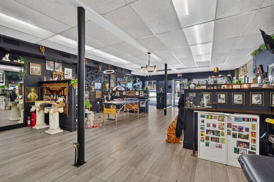 More Photos Of 1950 S Glenstone Ave, Springfield Storefront For Sale