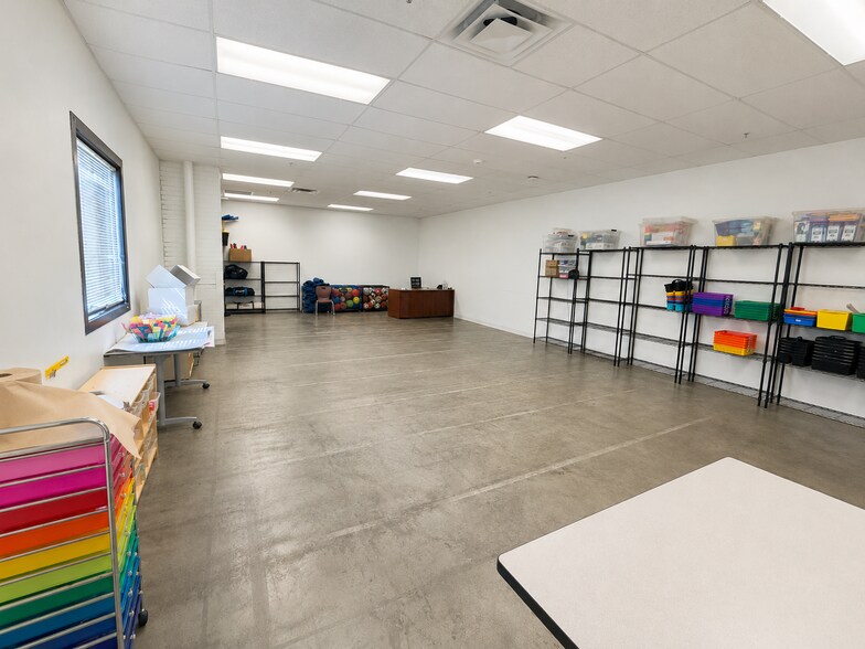 More Photos Of 1905 Mountain Rd NW, Albuquerque Schools For Lease