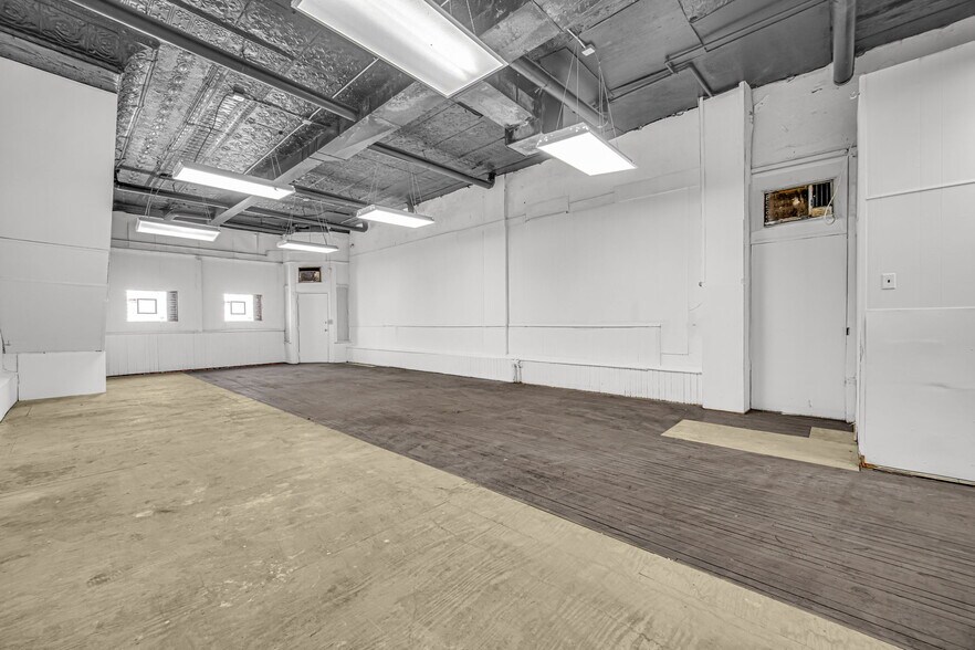 More Photos Of 701 Meeker Ave, Joliet Flex For Sale