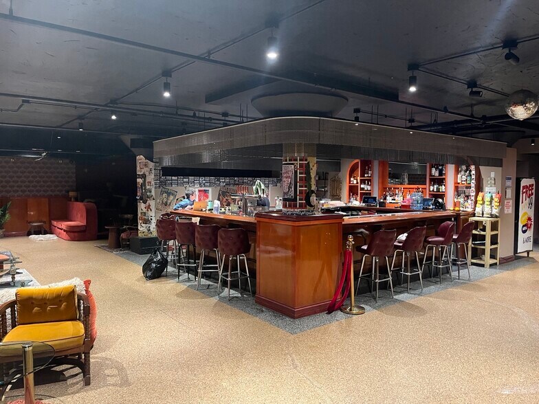 More Photos Of 2500 W Chicago Ave, Chicago Storefront For Lease