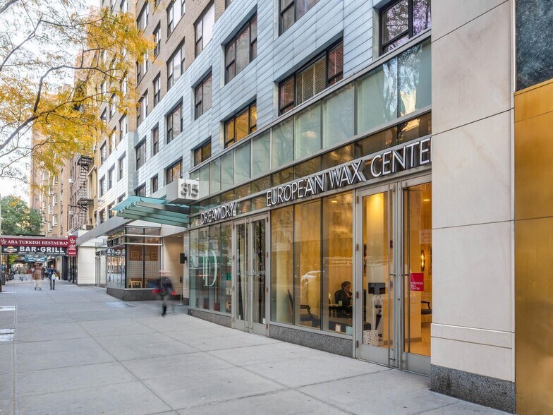 More Photos Of 330 W 58th St, New York Apartments For Lease